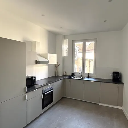 Le Clos Langevin Apartment *